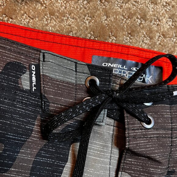 O’Neill Hyperfreak Camo Board Shorts XLONG Outdoor Camping Hiking Hunting EUC 32 - Picture 6 of 10